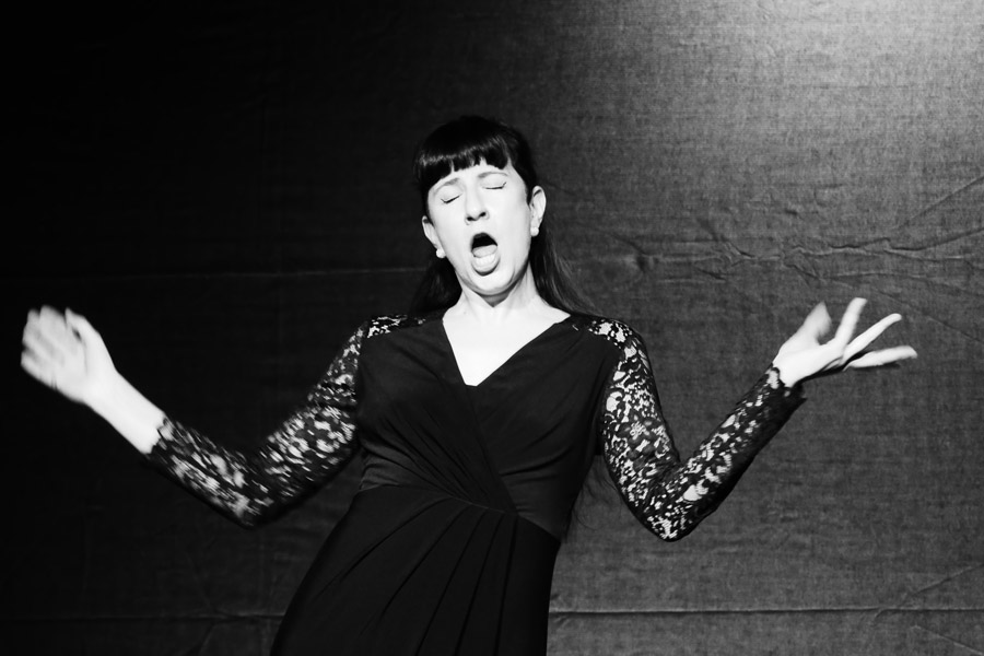 DER MESSIAS: Stephanie Szanto